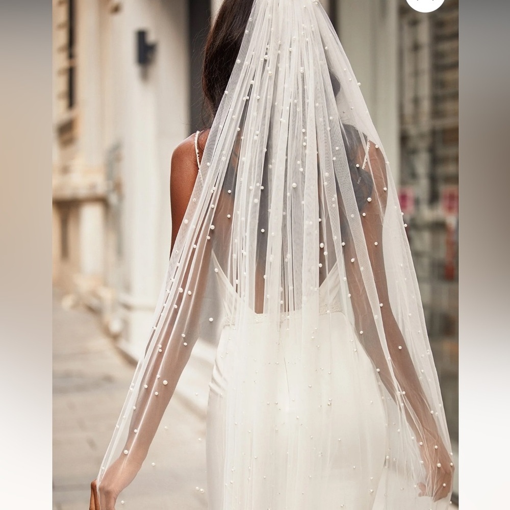 Ivory Cathedral Pearl Wedding Veil - Picture 4 of 15